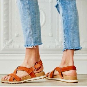 Sofft Fairbrook Comfort Cushioned Sunset Orange Suede Sandals Sz 7